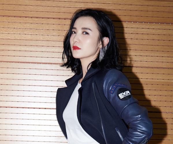 小宋佳的真名叫什么?她为什么叫小花老师?