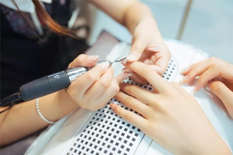 所用g3打磨机,由日本进口,临沂美甲店用的很少,卸甲更快,缩短美甲