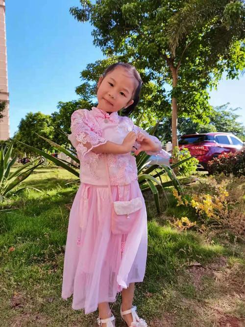 大家好,我是时代幼儿园中一班的黄馨怡小朋友.