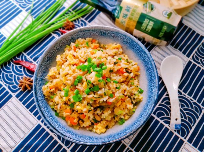肉丝蛋炒饭怎么做_肉丝蛋炒饭的做法_呷饱饱_豆果美食