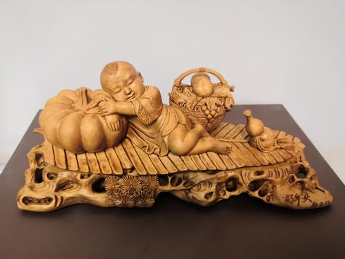 黄杨木雕《好年头》 郑方杨/作