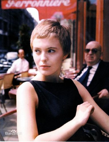 (jean seberg)在《你好,忧愁》中紧贴头皮的发型(pixie hair)像假小子