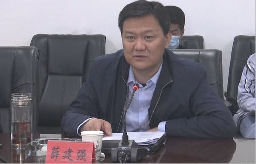 市委书记薛建强代表市委,市政府对来阿企业家表示欢迎.