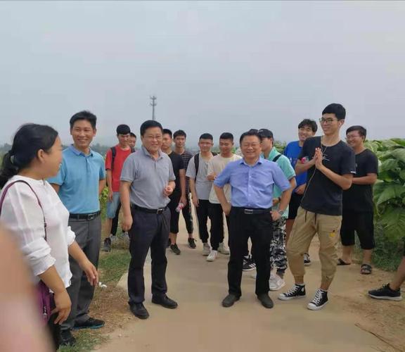 河南农业大学烟草学院师生到许昌烟区开展教学实践活动