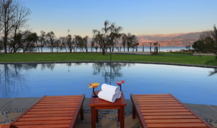 西昌邛海湾柏樾酒店豪华海景标间2天1晚邛海边泳池度假放松亲子出游