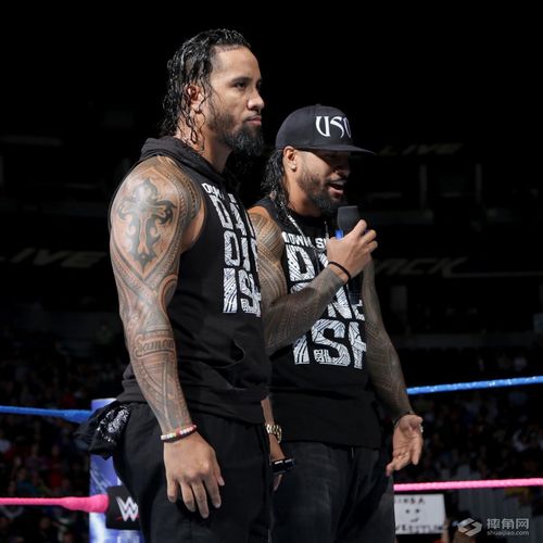 乌索兄弟和新一天线下狂喷!《wwe smackdown 2017.10.