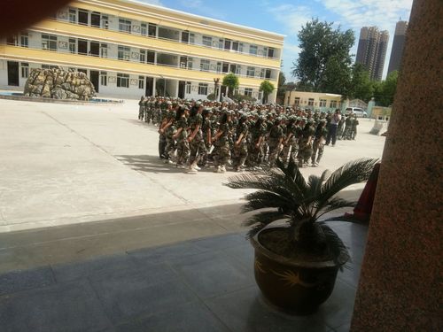 漯河市实验中学东校区七年级三班军训风采