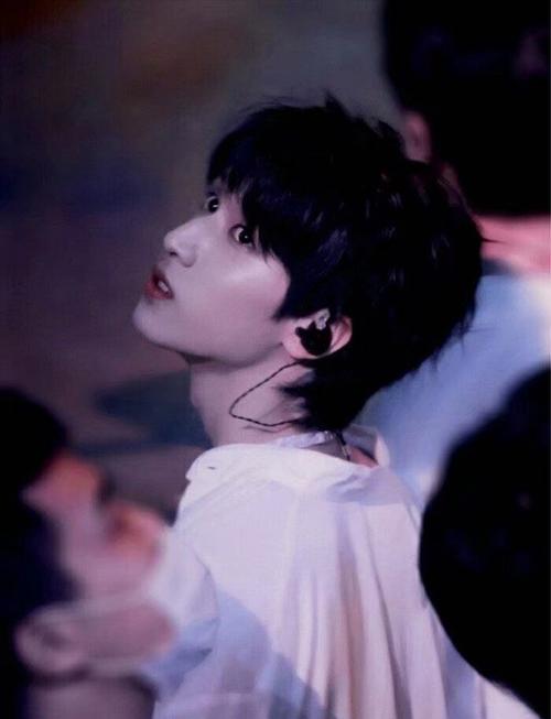 想要严浩翔一些眼神比较有故事感的图