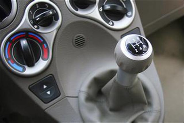 手动挡停车挂档