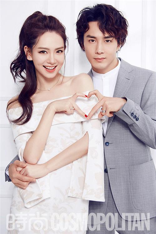 戚薇李承铉大片秀表情包 标准示范情侣比心手势(5/7)