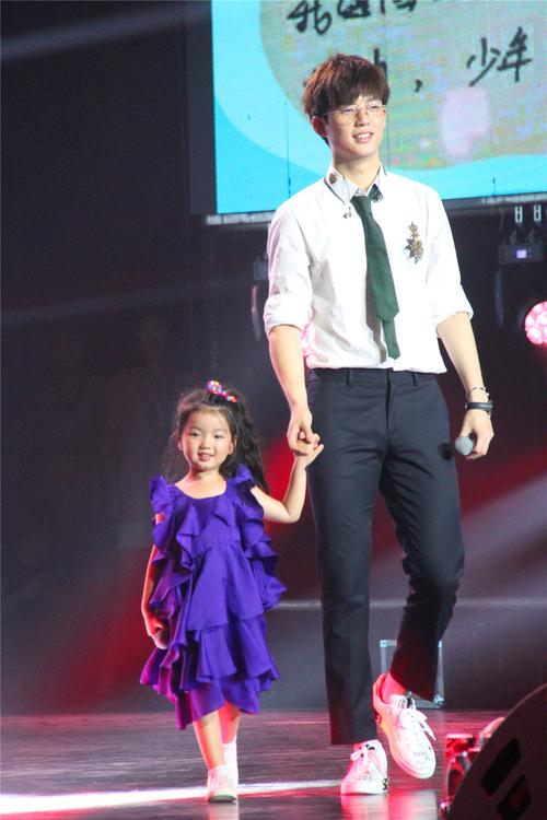 董力见面会,阿拉蕾萌化现场,蔡国庆向佐惊喜现身