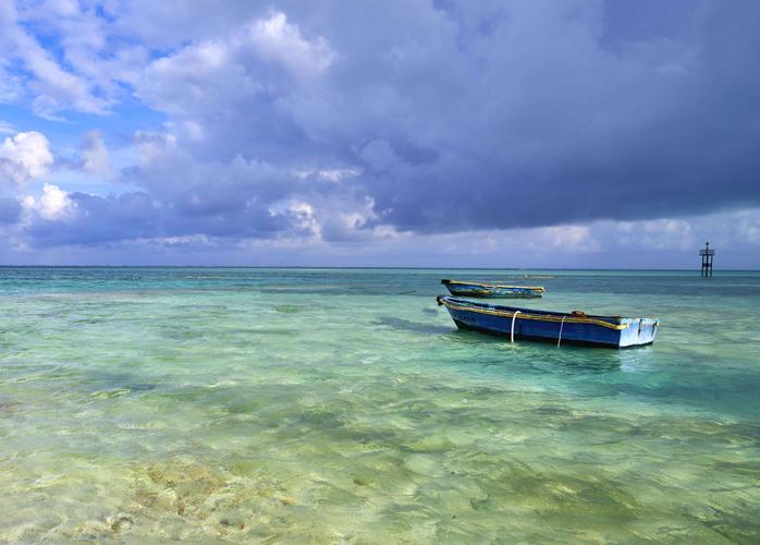 银屿岛是西沙群岛中最漂亮的岛之一,沙滩细平,海水碧绿,非常适合浮潜