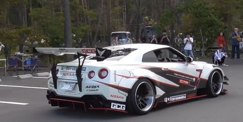 偶遇价值两百万日产gtr车队,这样的改装,不会低于10万元!