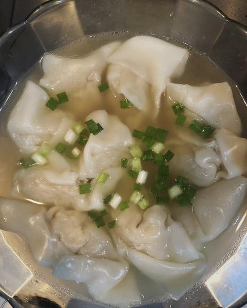团小姐爱健身做的刀鱼馄饨