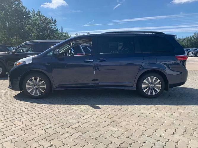 20款丰田塞纳四驱ltd国六详细配置体验