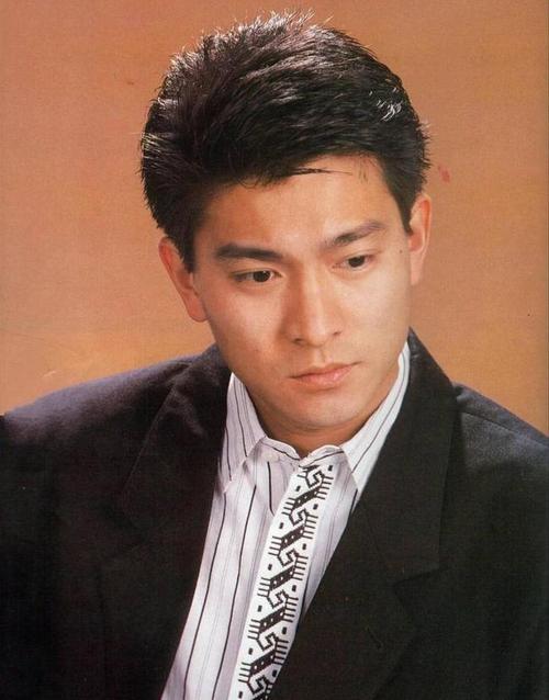 故事:刘德华为什么能火40年?多亏早年损失了400天和4000万