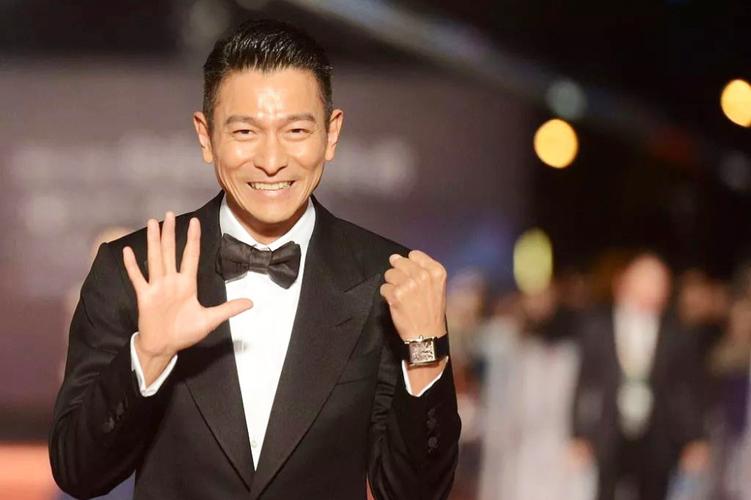 40年来,刘德华发行歌曲的数量和拍电影的数量,在娱乐圈可谓是数一数二
