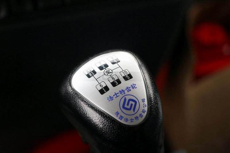 陕汽轩德x6前四后八6米自卸车变速箱操作档位