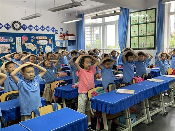 成都市建设路小学开展2021年度地震应急疏散演练