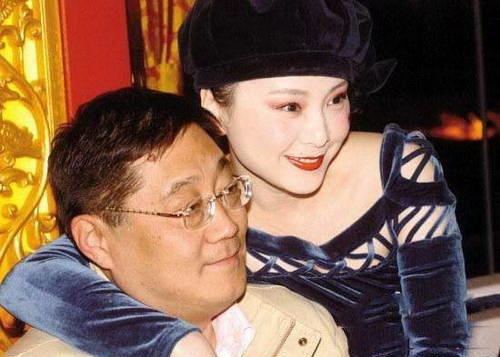 这个男人,就是安雯的丈夫,苏越.