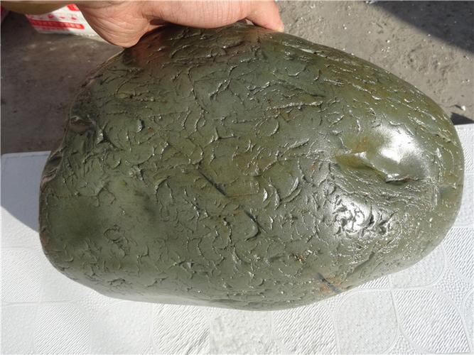 新疆克拉玛依乌尔禾大块泥石玉原石