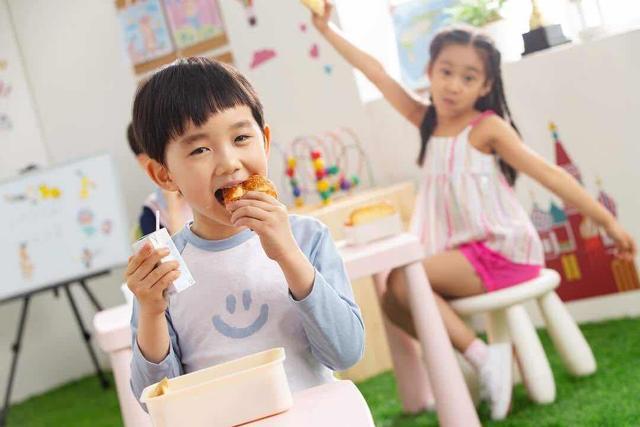 孩子吃饭"挑食"怎么办?学会3个"绝招",让你不再为吃饭担心