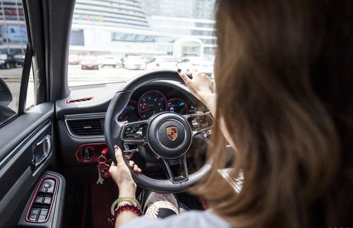 重庆美女与她的保时捷macan,女司机上路,做好准备了吗?