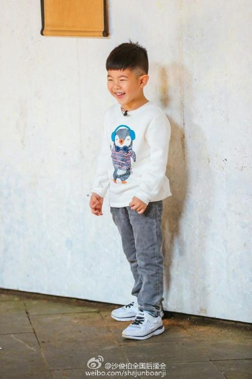 沙俊伯##守护安吉# 白色少年安吉来说早安了～周末愉快