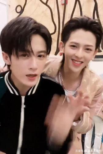 张萌帮闺蜜追星符龙飞檀健次