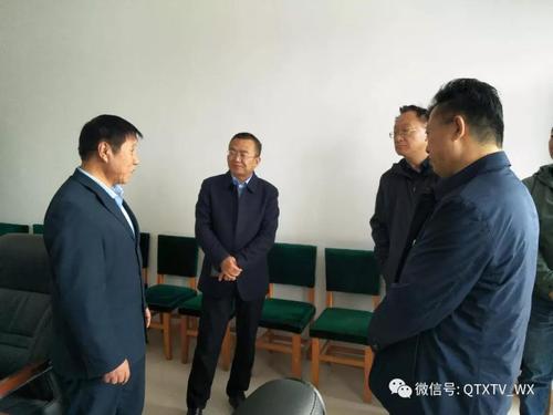 市委书记张自力在调研峡口镇农业农村工作
