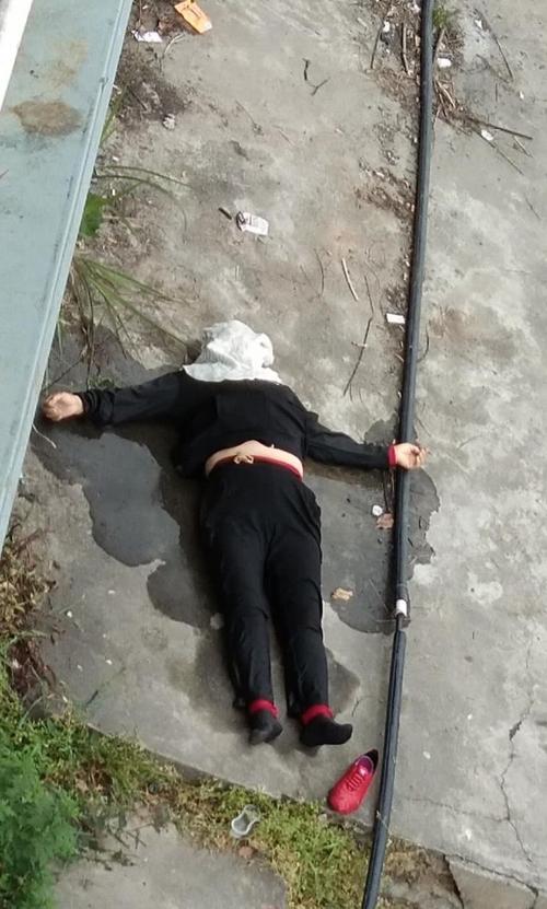 平利马龙潭现一女尸警方寻线索