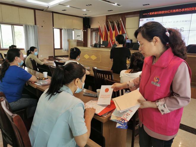 就业培训提技能妇联作为显担当资溪县召开农村妇女家政培训动员大会