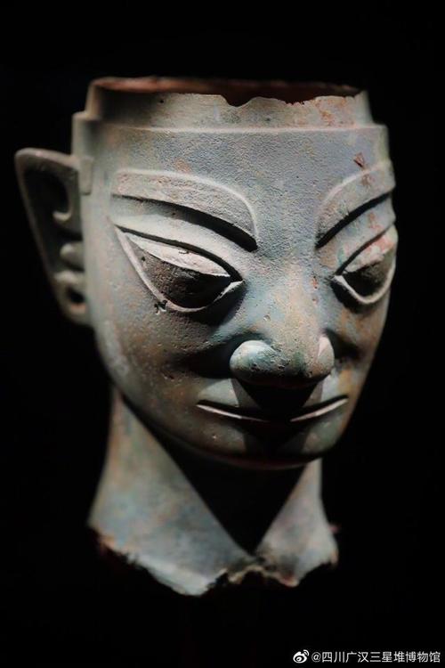 三星堆青铜器女人:卷耳,柳叶眉,桑叶眼,蒜头鼻子,丝线