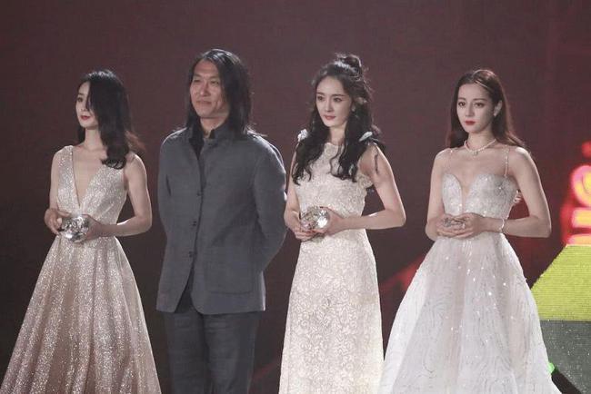 金晨3次与迪丽热巴同框为何主角都是迪丽热巴