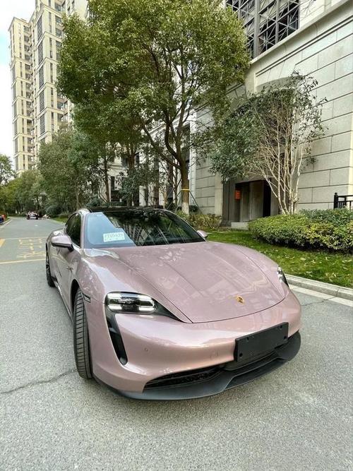 保时捷冰莓粉taycan提车