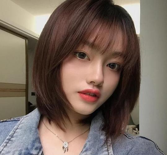 小个子女生别尝试这种造型,适合小个子女生的发型,既高级又瘦脸