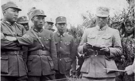 卫兵报告:有一个团的部队来救咱们,国军中将:这是来杀我们的