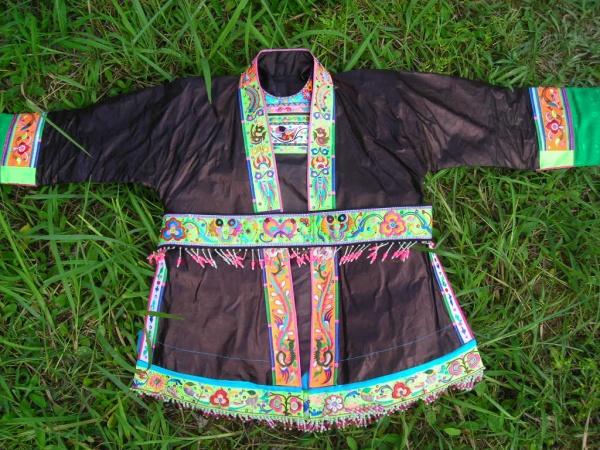 多图】精美的侗族服饰