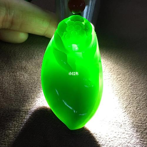 碧玉花开富贵_和田玉_珠宝_莲花_雕刻_菠菜_时尚_配饰