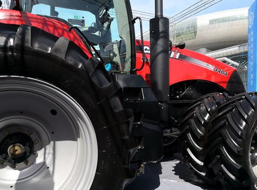 凯斯纽荷兰亮相新疆农机展 发布全新magnum3404拖拉机