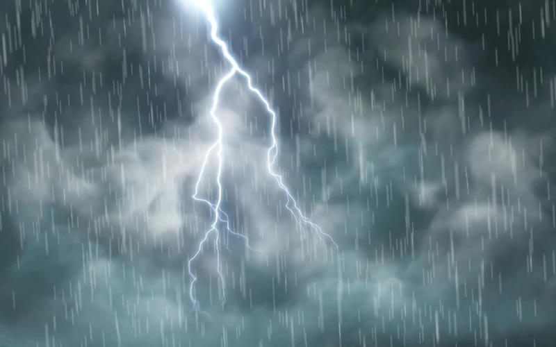 乌云密布下雨打雷