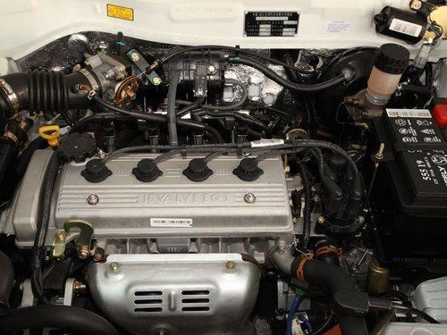 吉利全球鹰 自由舰 1.3l mt 发动机主体特写