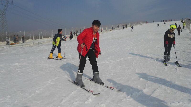 灵秀滑雪场的一天