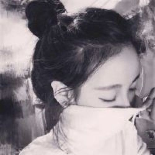 黑白 伤感 女头 头像,希望您满意,请点一下点赞或是收藏,谢谢