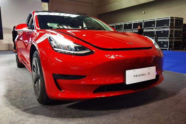 作为特斯拉旗下起售价最低,产量最大,交付量最高的一款电动汽车,model