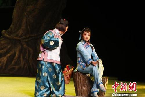 沈铁梅磨砺十八载 川剧《金子》演出破500场(图)