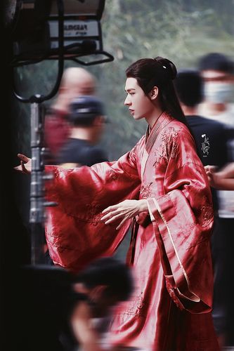 龚俊温客行红衣美图集中楼 好图发过来