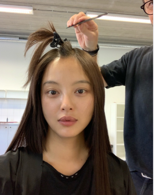 辛芷蕾晒素颜照,自己感觉良好,不料惨遭网友p图:魔鬼