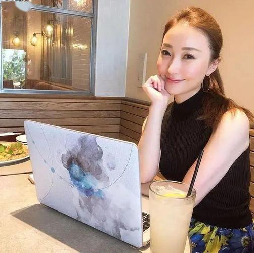 日本白富美过着这样"后浪"的人生