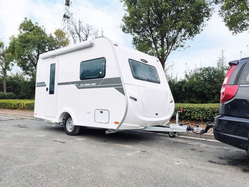 适合一家三口的小型拖挂房车,灵活拖拽,内饰堪比进口拖挂房车